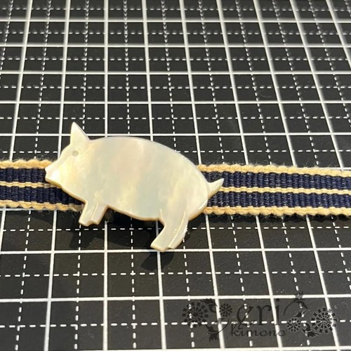 Shell carved white mini pig - carved,